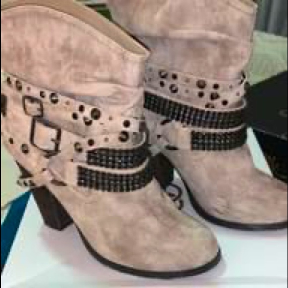 Daisy Fuentes rhinestone strappy booties